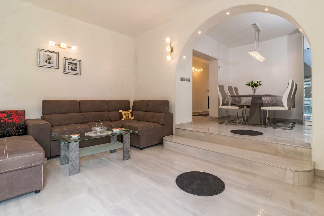 Andriano Apartment เมดูลิน ภายนอก รูปภาพ